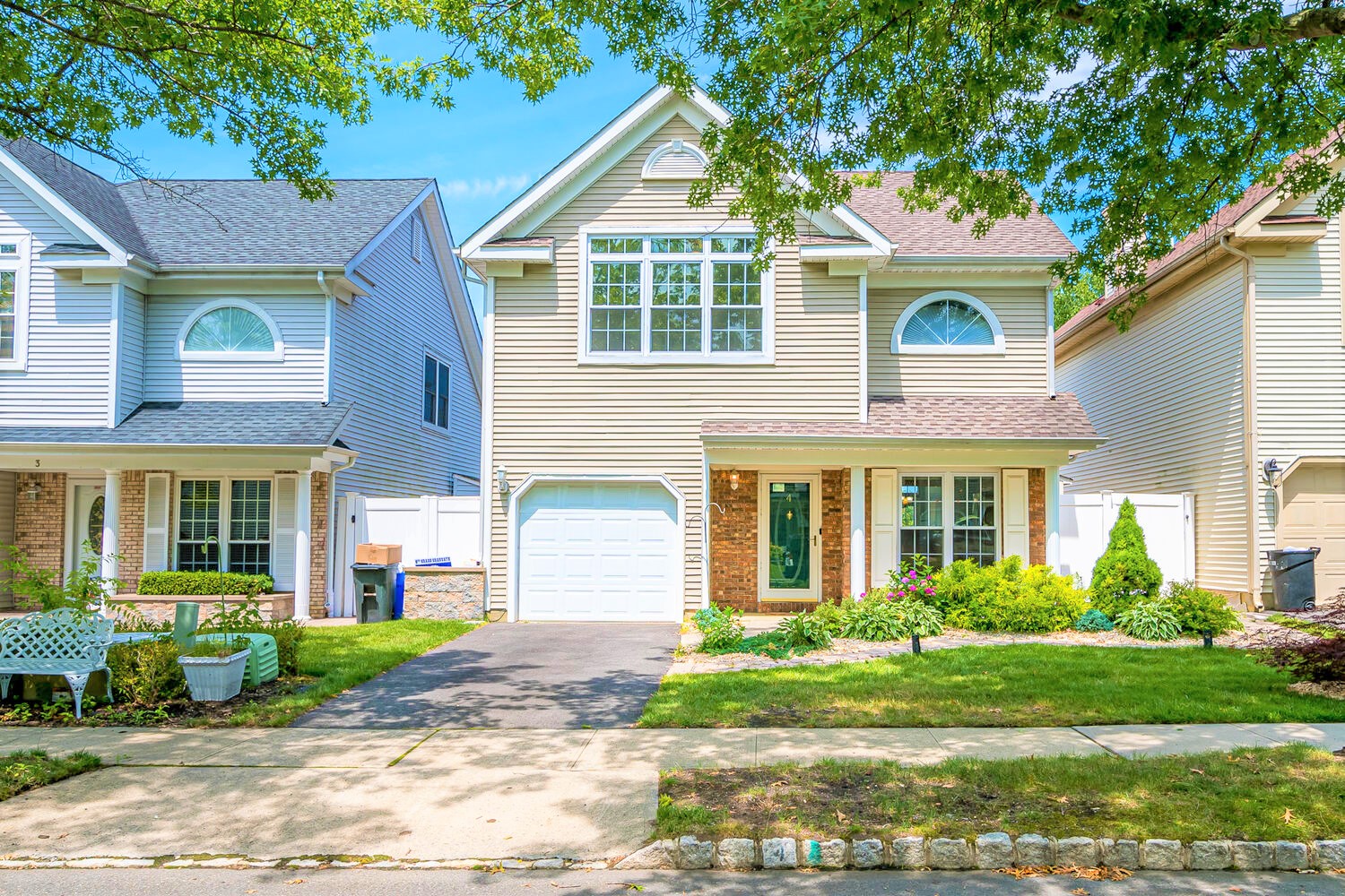 Exterior of 4 Glen Oaks Court